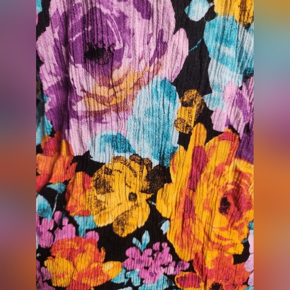 Crinkle Tank Top - Floral, Spaghetti Straps - Picture 4 of 7